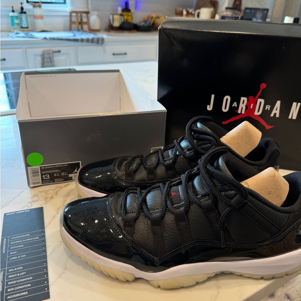 Jordan 11 retro low 72-10 black
Size 13